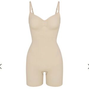 Skims seamless sculpt bodysuit mid thigh open gusset xxs/xs
